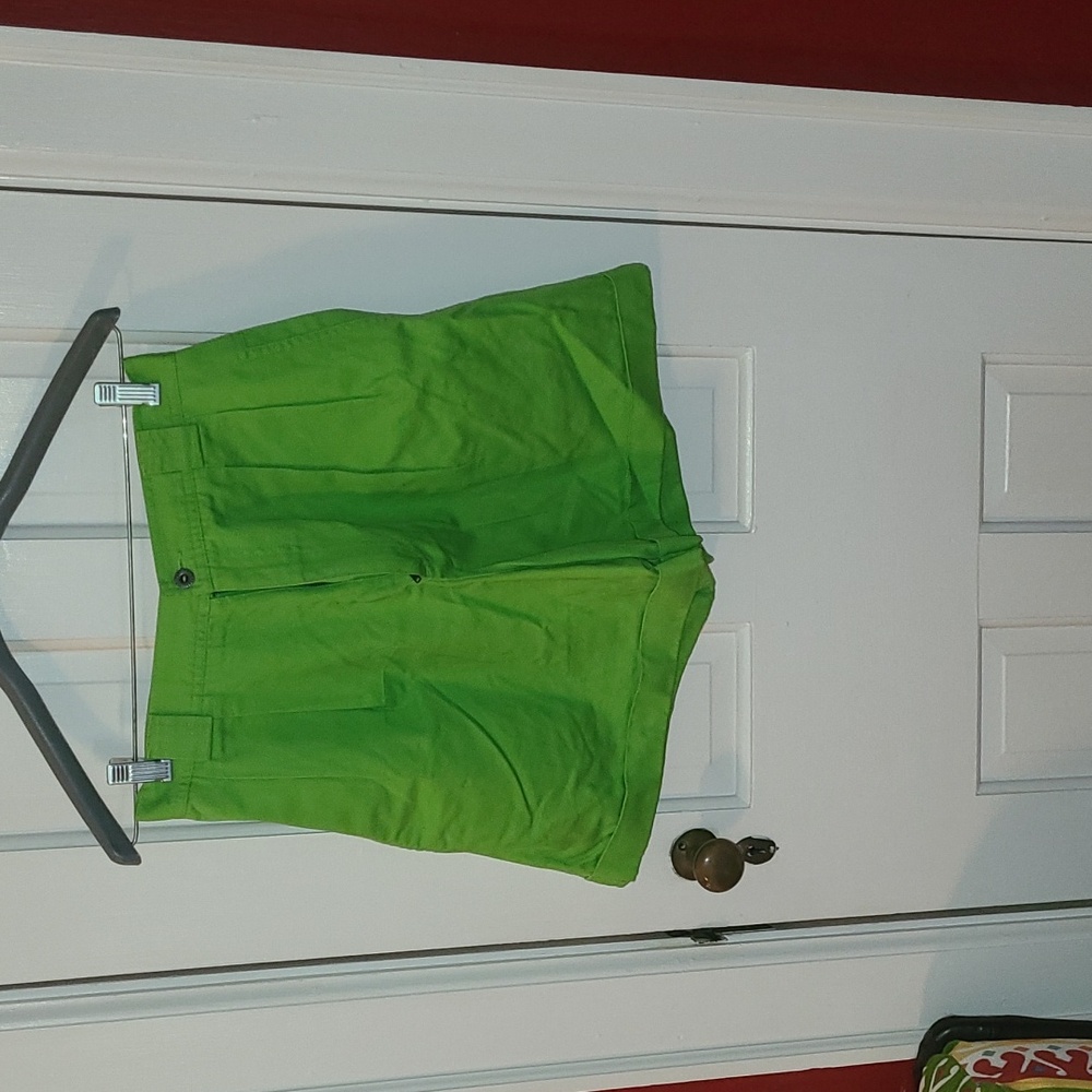 Liz Claiborne Lizsport Vibrant Green, Pleated Shorts With Cuff, Size 8